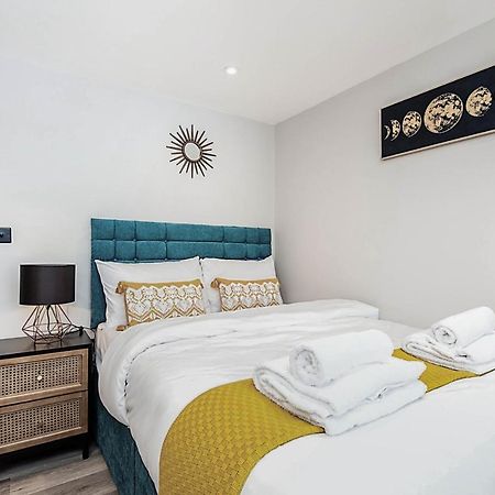 The Burton Penthouse By Fortuna Property Cheltenham Esterno foto